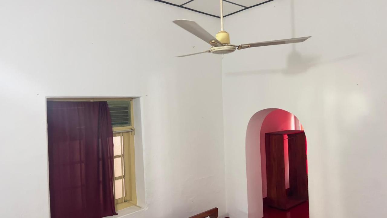 Отель Resthouse Vavuniya Экстерьер фото