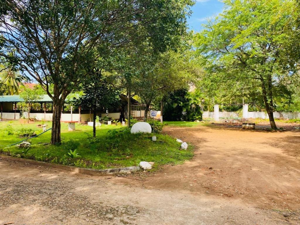 Отель Resthouse Vavuniya Экстерьер фото